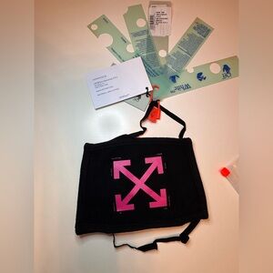 Off-White black and fuchsia arrow face mask